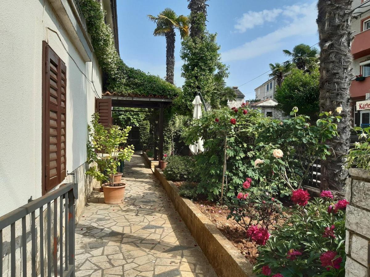 Anamarija Apartments Near The Beach And The Fantastic Adria Sea With Over 10 Small Islands Close By フンタナ エクステリア 写真