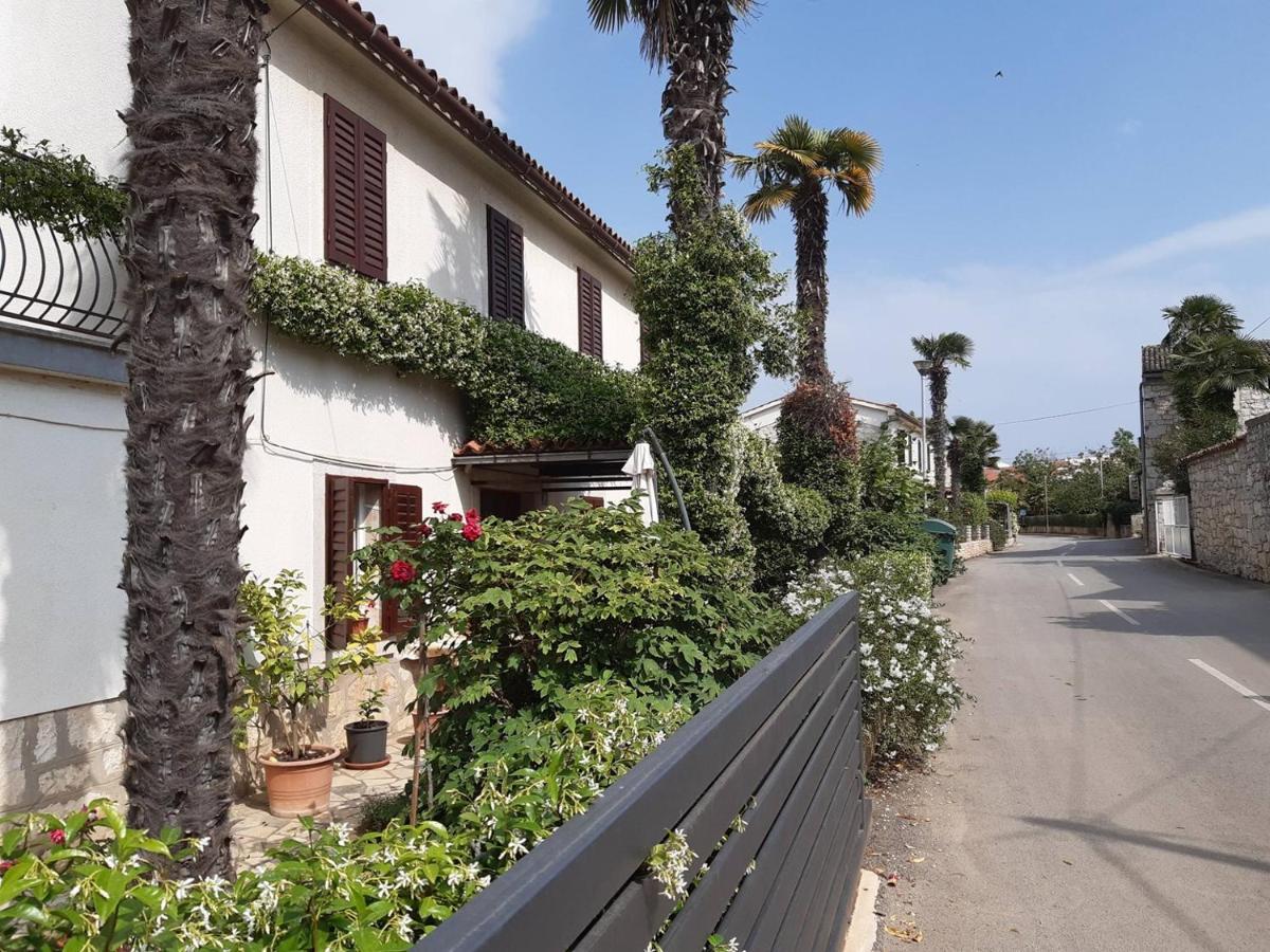 Anamarija Apartments Near The Beach And The Fantastic Adria Sea With Over 10 Small Islands Close By フンタナ エクステリア 写真