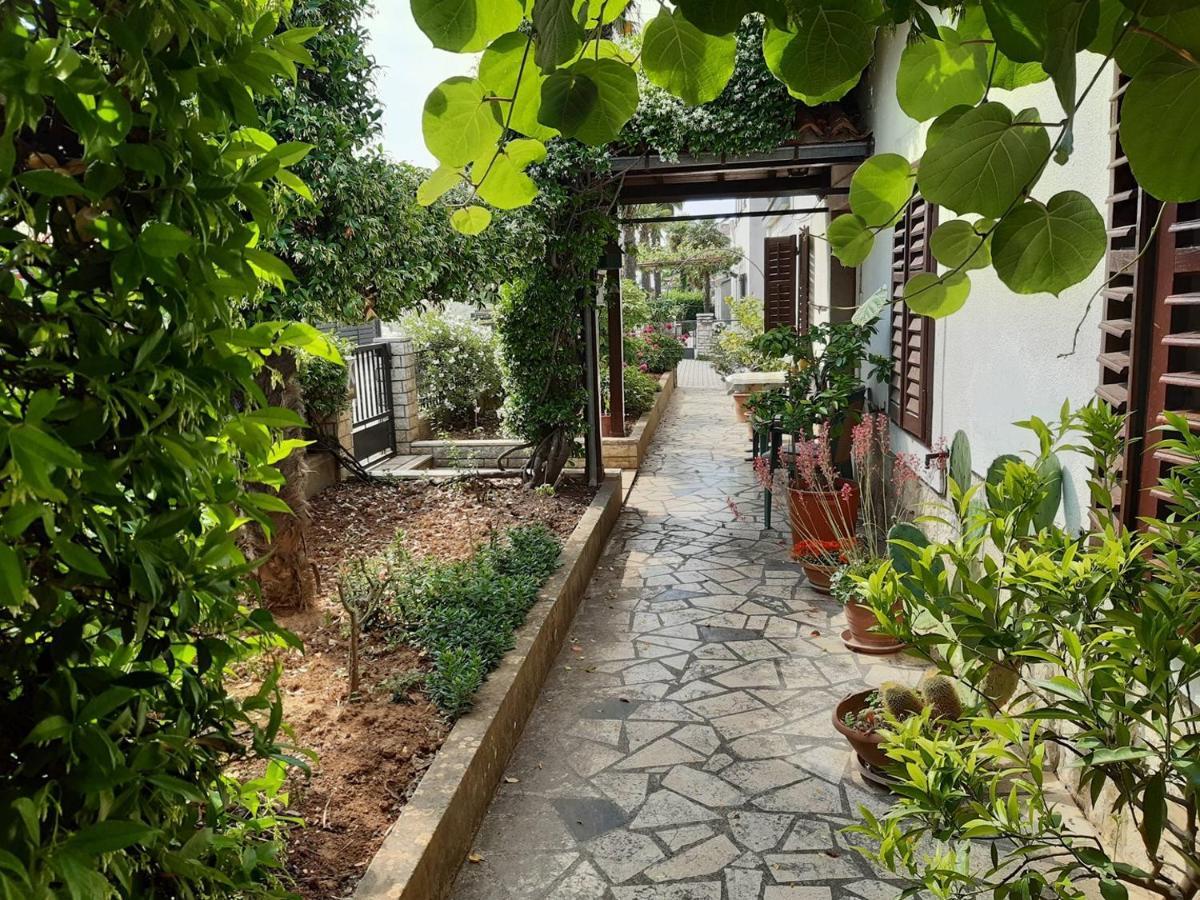 Anamarija Apartments Near The Beach And The Fantastic Adria Sea With Over 10 Small Islands Close By フンタナ エクステリア 写真